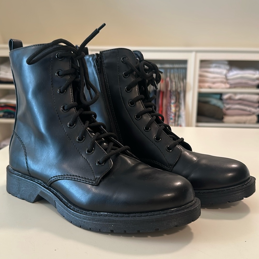 Combat boots